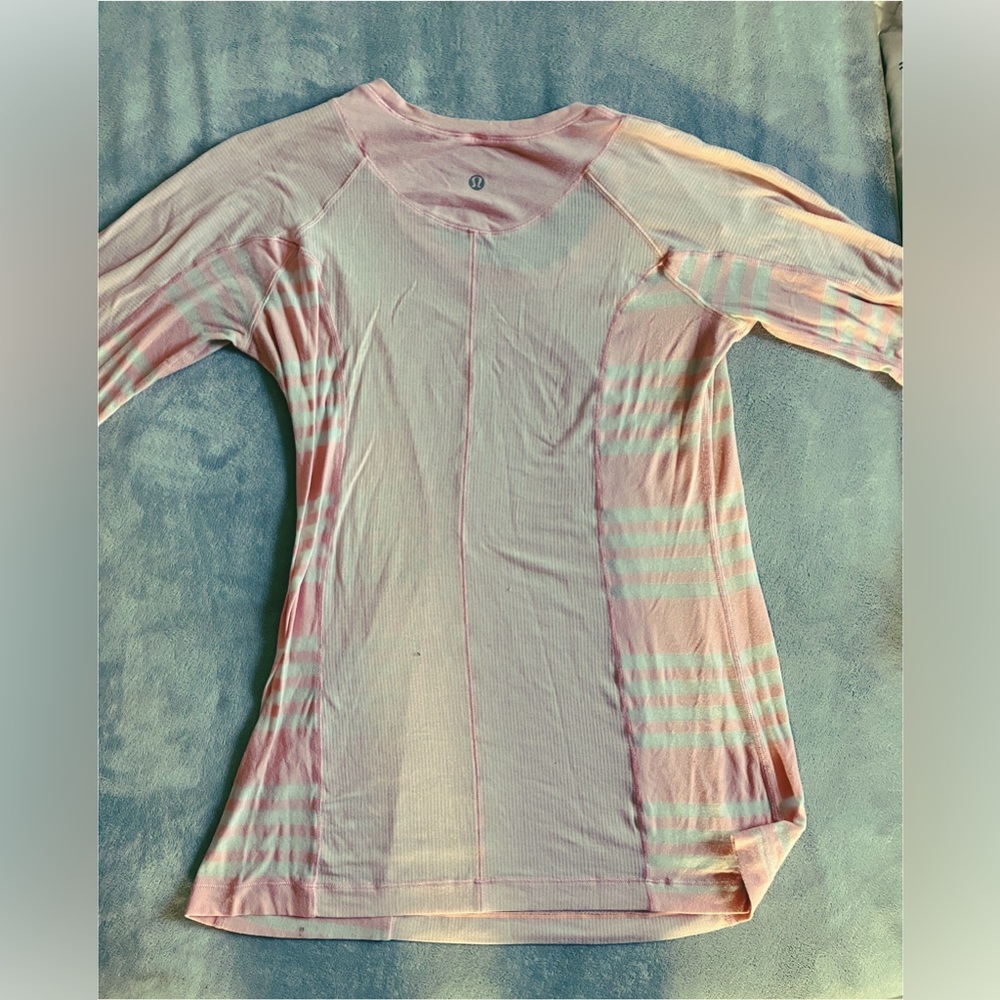 Lululemon t shirt
